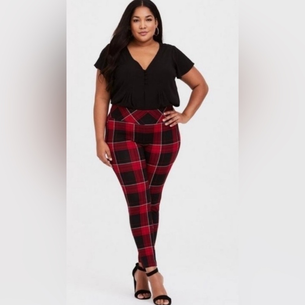 Like New Torrid Pocket Pixie Skinny Studio Luxe Ponte
High-Rise Pant
